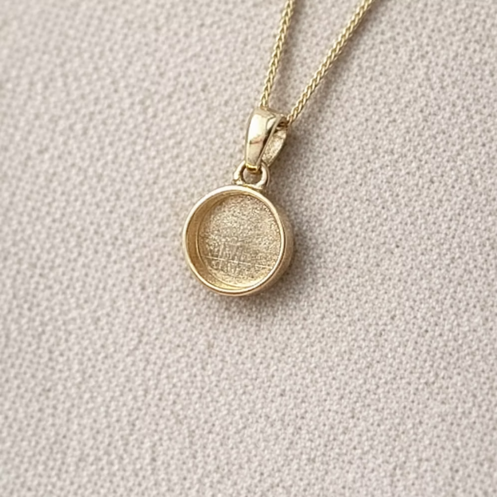 18kt Solid Gold Circle Charm/Necklace